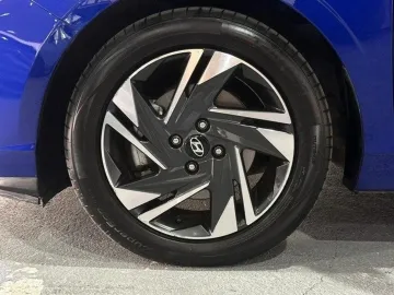 Car image 29
