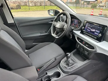 Car image 15