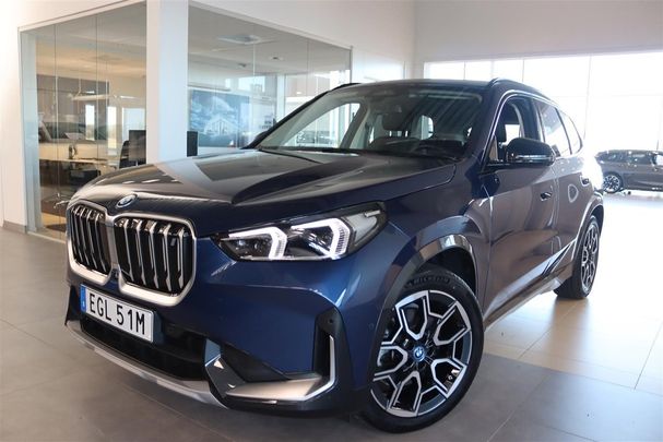 BMW iX1 xDrive30 xLine 200 kW image number 1