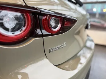 Car image 25