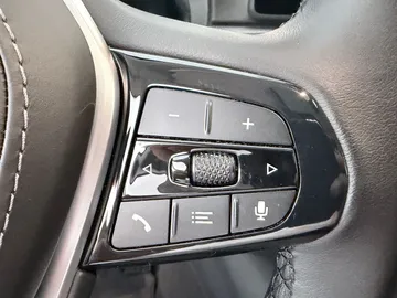 Car image 35