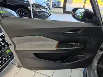 Car image 35