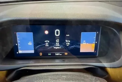 Car image 4