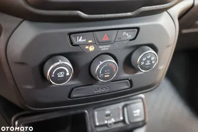 Car image 35