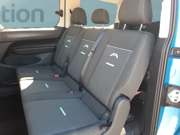 Car image 27
