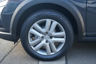 Car image 27