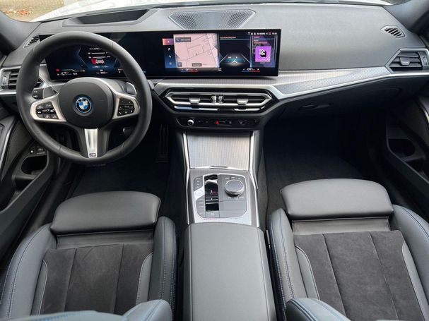 BMW 330e Touring M 215 kW image number 10