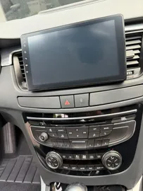 Car image 25