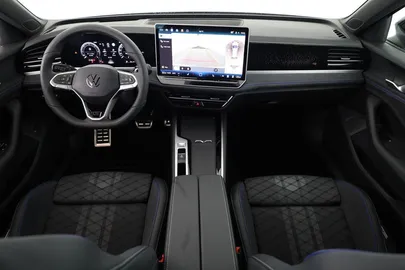 Car image 30