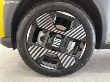 Car image 26