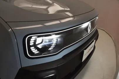 Car image 17
