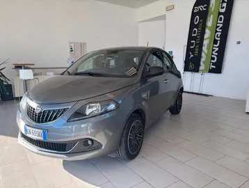 Car image 1