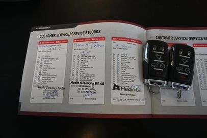 Car image 27