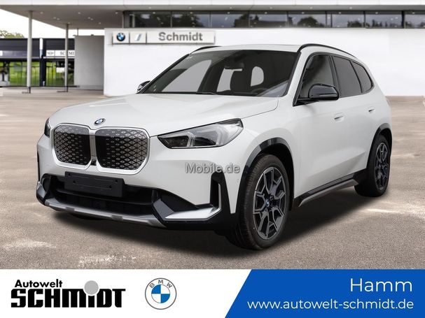 BMW iX1 xDrive30 xLine 230 kW image number 1