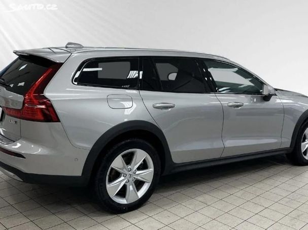 Volvo V60 Cross Country AWD B4 145 kW image number 3