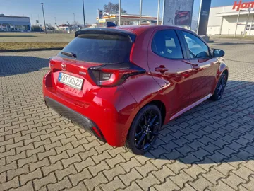 Car image 4