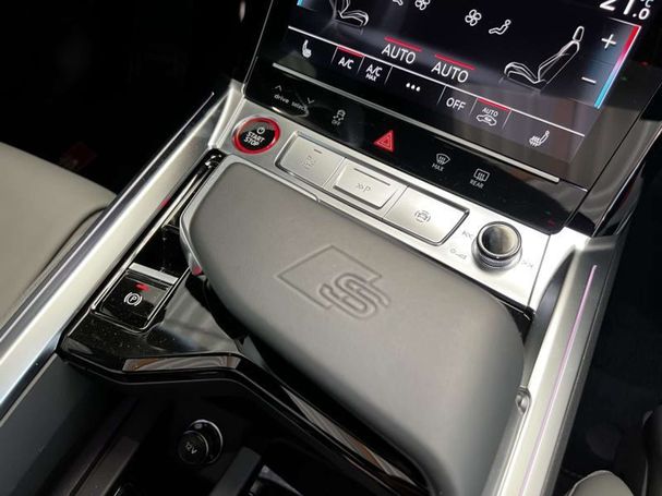 Audi SQ8 e-tron 370 kW image number 17