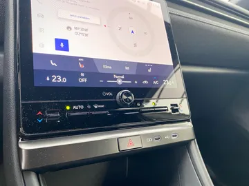 Car image 27
