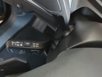 Car image 35