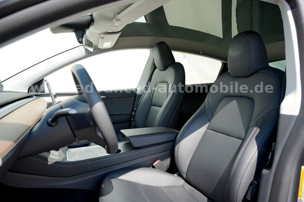 Tesla Model Y Long Range AWD Dual Motor 378 kW image number 17