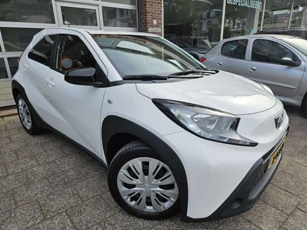 Toyota Aygo X 1.0 VVT-i 53 kW image number 2