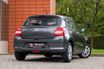 Car image 5