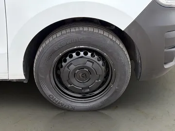 Car image 29