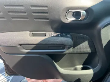 Car image 28