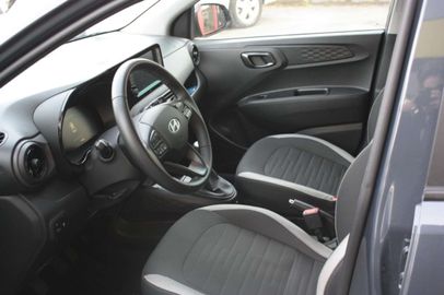 Car image 11