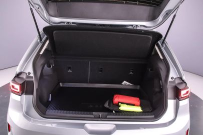 Car image 32