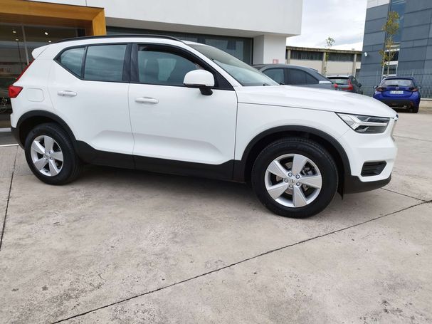 Volvo XC40 1.5 T2 Momentum 95 kW image number 2