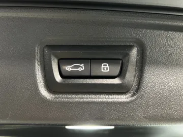 Car image 44