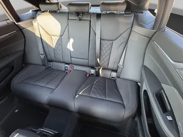 Car image 29