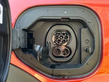 Car image 32