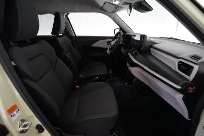 Car image 17