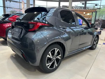 Car image 2