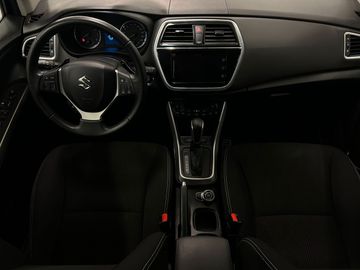 Car image 13