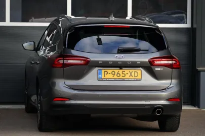 Car image 30