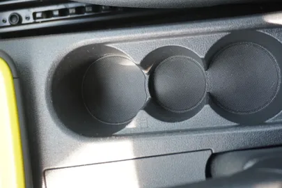 Car image 32