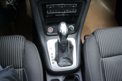 Car image 32