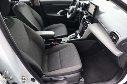 Car image 16