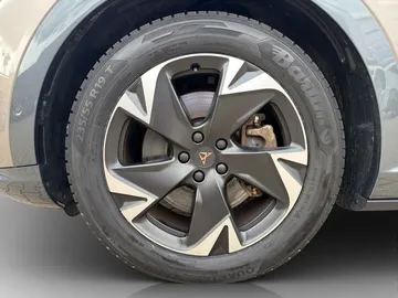 Car image 24