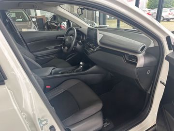 Car image 18