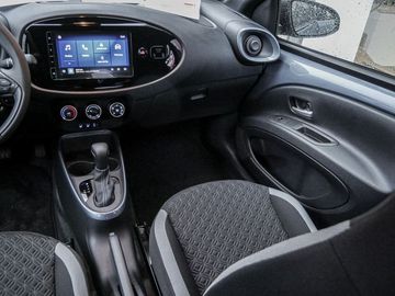 Car image 14