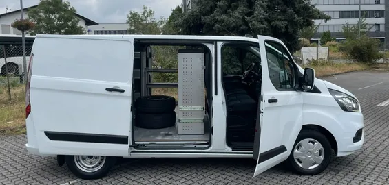 Car image 15