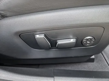 Car image 43
