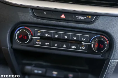 Car image 40