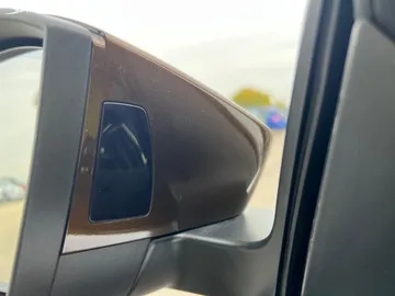 Car image 38