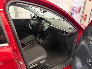 Car image 19