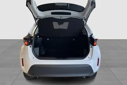 Car image 13